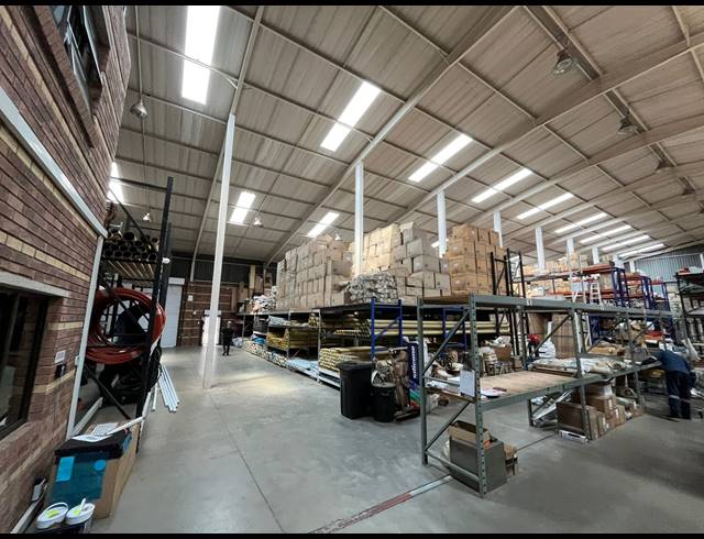 3,000M² SHOWROOM TO LET IN DALPARK